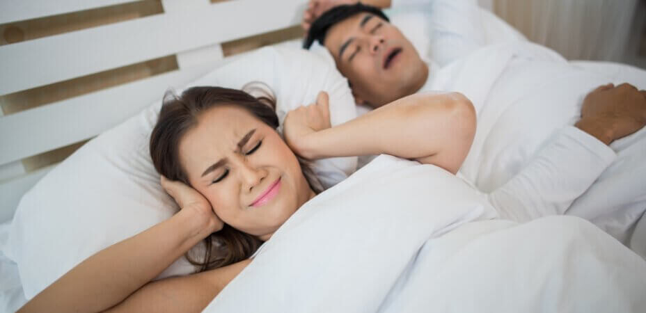 Czy materac może pomóc przy chrapaniu?