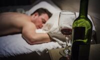 JAK ALKOHOL WPŁYWA NA SEN?