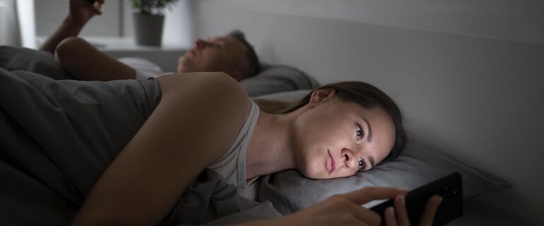 Dlaczego Polacy śpią i regenerują się coraz gorzej? Najczęstsze przyczyny problemów ze snem