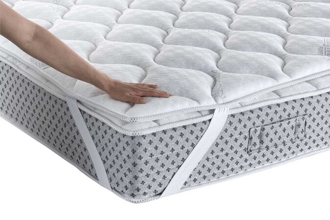 Materac nawierzchniowy na wersalkę — czy to dobre rozwiązanie?