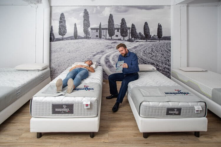 wybór materaca w salonie magniflex