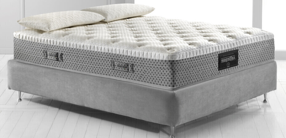 rozłożone łóżko z materacem Magniflex