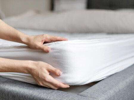 Jak zwinąć materac do transportu? Jak go spakować?