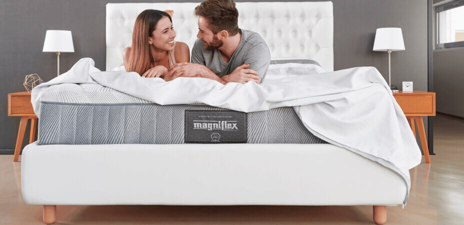 para leżąca na materacu piankowym Magniflex Dolce Vita