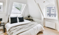 Sypialnia z niskim skosem - jak ją zaaranżować?