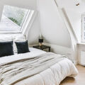 Sypialnia z niskim skosem - jak ją zaaranżować?